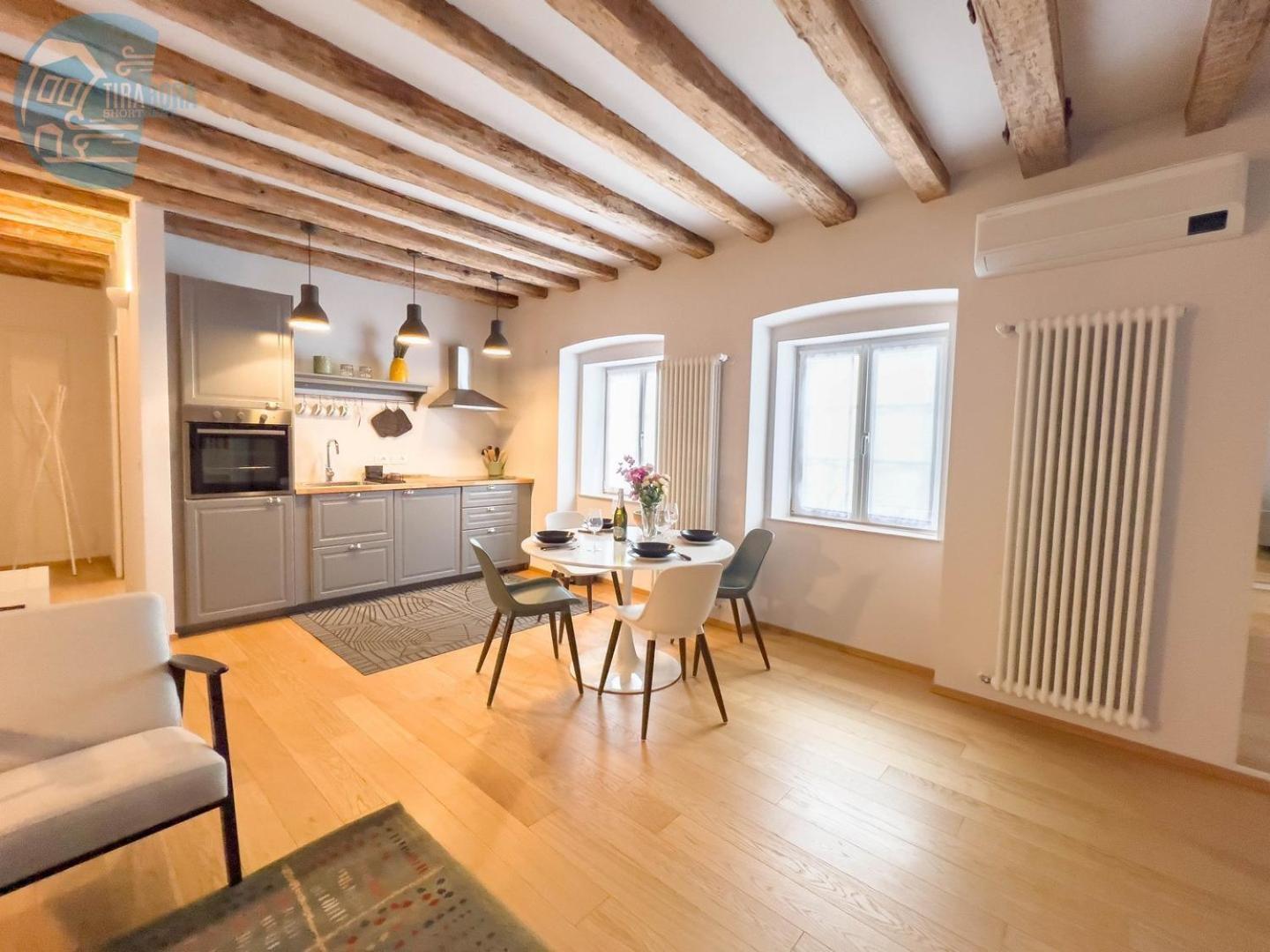Appartamento Mazzini 9 Tirabora Short Rent Trieste Esterno foto